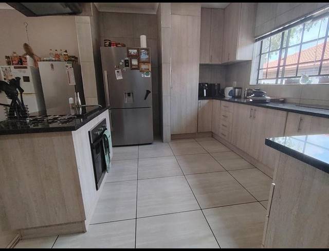 5 BEDROOM PROPERTY TO RENT IN WIERDA PARK